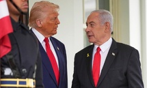 الرئيس الأمريكي دونالد ترامب يستقبل رئيس الوزراء الإسرائيلي بنيامين نتنياهو في البيت الأبيض - 7 نيسان 2025 (أسوشيتد برس/ إيفان فوتشي) الرئيس الأمريكي دونالد ترامب يستقبل رئيس الوزراء الإسرائيلي بنيامين نتنياهو في البيت الأبيض - 7 نيسان 2025 (أسوشيتد برس/ إيفان فوتشي)