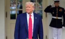 ترامب يفكر برفع العقوبات عن سوريا 8 أيار 2025 (رويترز) ترامب يفكر برفع العقوبات عن سوريا 8 أيار 2025 (رويترز)