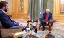 الرئيس السوري أحمد الشرع ونظيره الأمريكي دونالد ترامب في الرياض - 14 أيار 2025 (الرئاسة السورية) الرئيس السوري أحمد الشرع ونظيره الأمريكي دونالد ترامب في الرياض - 14 أيار 2025 (الرئاسة السورية)