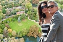 كلوني وزوجته في منزلهما