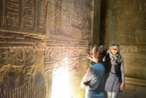 تعامد الشمس على مقصورة الولادة الإلهية بمعبد دندرة في قنا