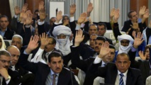 البرلمان الجزائري يقر بأغلبية تعديلات دستورية اقترحها بوتفليقة 