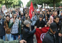 عاطلون في تونس يقطعون أكثر من 300 كيلومتر سيرا على الأقدام عاطلون في تونس يقطعون أكثر من 300 كيلومتر سيرا على الأقدام