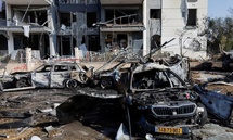 سقوط صاروخ إيراني في مدينة بئر السبع الإسرائيلية - ٢٠ حزيران ٢٠٢٥ (رويترز) سقوط صاروخ إيراني في مدينة بئر السبع الإسرائيلية - ٢٠ حزيران ٢٠٢٥ (رويترز)