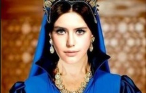 بيرين سات بطلة "العشق الممنوع "تحصل على لقب ملكة الفيسبوك بيرين سات بطلة "العشق الممنوع "تحصل على لقب ملكة الفيسبوك