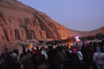 "لعنة الفراعنة "..الشمس غابت عن وجه رمسيس الثانى بأبوسمبل