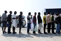 مهاجر سوداني: عنف وعنصرية وخوف يومي من الموت في ليبيا مهاجر سوداني: عنف وعنصرية وخوف يومي من الموت في ليبيا