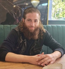 يوسف اللباد - ار تي يوسف اللباد - ار تي