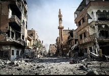 دير الزور بين ركام الحرب وتحديات الإعمار وسط غياب التمويل الدولي دير الزور بين ركام الحرب وتحديات الإعمار وسط غياب التمويل الدولي