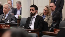 المندوب الدائم لسوريا لدى الأمم المتحدة إبراهيم علبي خلال اجتماع مع منظمة حظر الأسلحة الكيماوية - 29 آذار 2025 (إبراهيم علبي/ إكس)