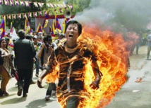 تبتي يحرق نفسه تبتي يحرق نفسه