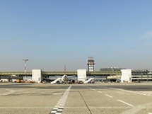 أغلق محتجون صباح اليوم الجمعة قسم الشحن الجوي بمطار مالبينسا، المطار الدولي في مدينة ميلانو- اكي أغلق محتجون صباح اليوم الجمعة قسم الشحن الجوي بمطار مالبينسا، المطار الدولي في مدينة ميلانو- اكي