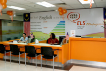 مدرسو اللغة الإنجليزية في ماليزيا يعودون لدراستها مجددا مدرسو اللغة الإنجليزية في ماليزيا يعودون لدراستها مجددا