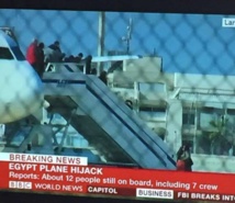 خطف طائرة مصرية لقبرص والسلطات تؤكد عدم ارتباطه بالارهاب
