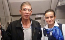 سيف الدين مصطفى في سيلفي مع المضيفة سيف الدين مصطفى في سيلفي مع المضيفة