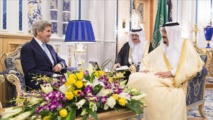 العاهل السعودي يلتقي كيري لبحث ملفي سوريا وليبيا