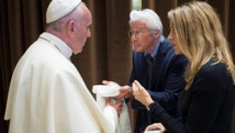 البابا فرنسيس يلتقي ريتشارد جير وجورج كلوني في الفاتيكان