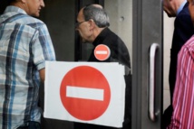 الشرطة تستجوب اسقف ليون في قضيتي تستر على اعتداءات جنسية الشرطة تستجوب اسقف ليون في قضيتي تستر على اعتداءات جنسية