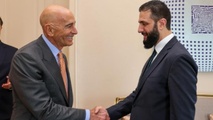 الرئيس السوري أحمد الشرع أثناء لقائه توم براك في تركيا - 25 أيار 2025 (الأناضول) الرئيس السوري أحمد الشرع أثناء لقائه توم براك في تركيا - 25 أيار 2025 (الأناضول)