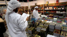 في الإمارات القراءة والثقافة للسجناء والمرضى وركاب الحافلات