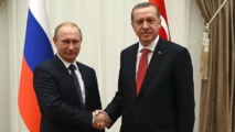 اردوغان يقدم تعازيه لعائلة قائد الطائرة الحربية الروسية المنكوبة اردوغان يقدم تعازيه لعائلة قائد الطائرة الحربية الروسية المنكوبة