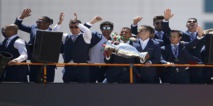استقبال أسطوري للمنتخب البرتغالي بطل أوروبا لدى عودته للشبونة استقبال أسطوري للمنتخب البرتغالي بطل أوروبا لدى عودته للشبونة
