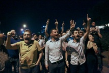 اتراك يتظاهرون ضد الانقلاب