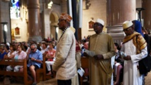 دعوات لمسلمي فرنسا لزيارة الكنائس "تضامنا" عقب قتل الكاهن