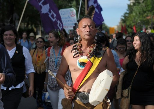 عرض ازياء "للموضة الاخلاقية" في المنتدى الاجتماعي في مونتريال