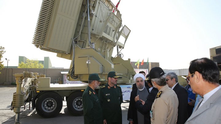 إيران تكشف عن منظومتها الدفاعية الصاروخية محلية الصنع