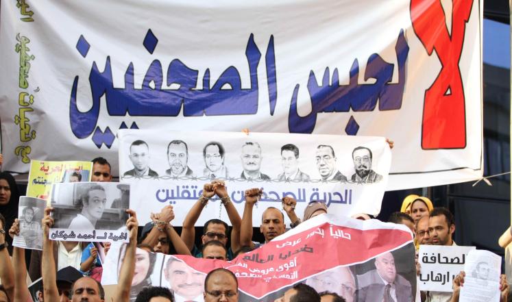 السيسي للصحف المصرية : سنفرج عن 300 سجين بينهم صحفيون