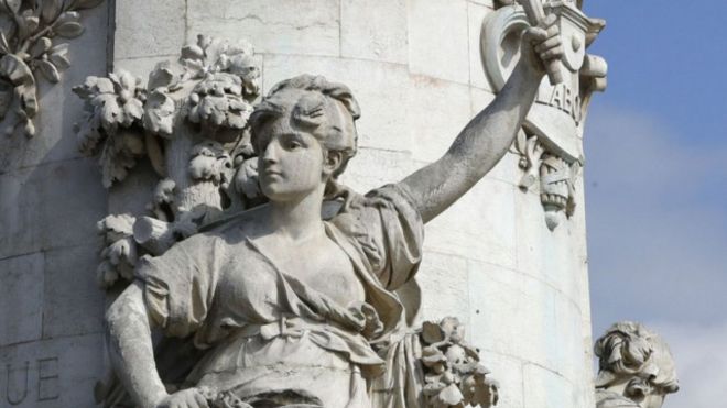 مقارنة تمثال "ماريان العاري" بالبوركيني تثير جدلا في فرنسا