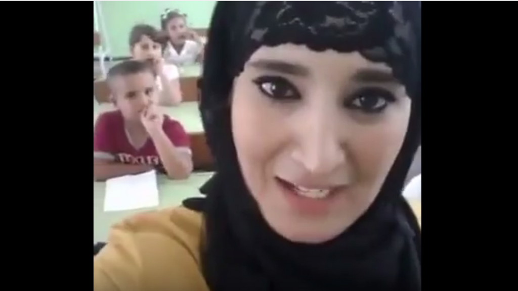 الجزائر: معلمة تثير جدلا بسبب فيديو حول مكانة العربية بالمدرسة