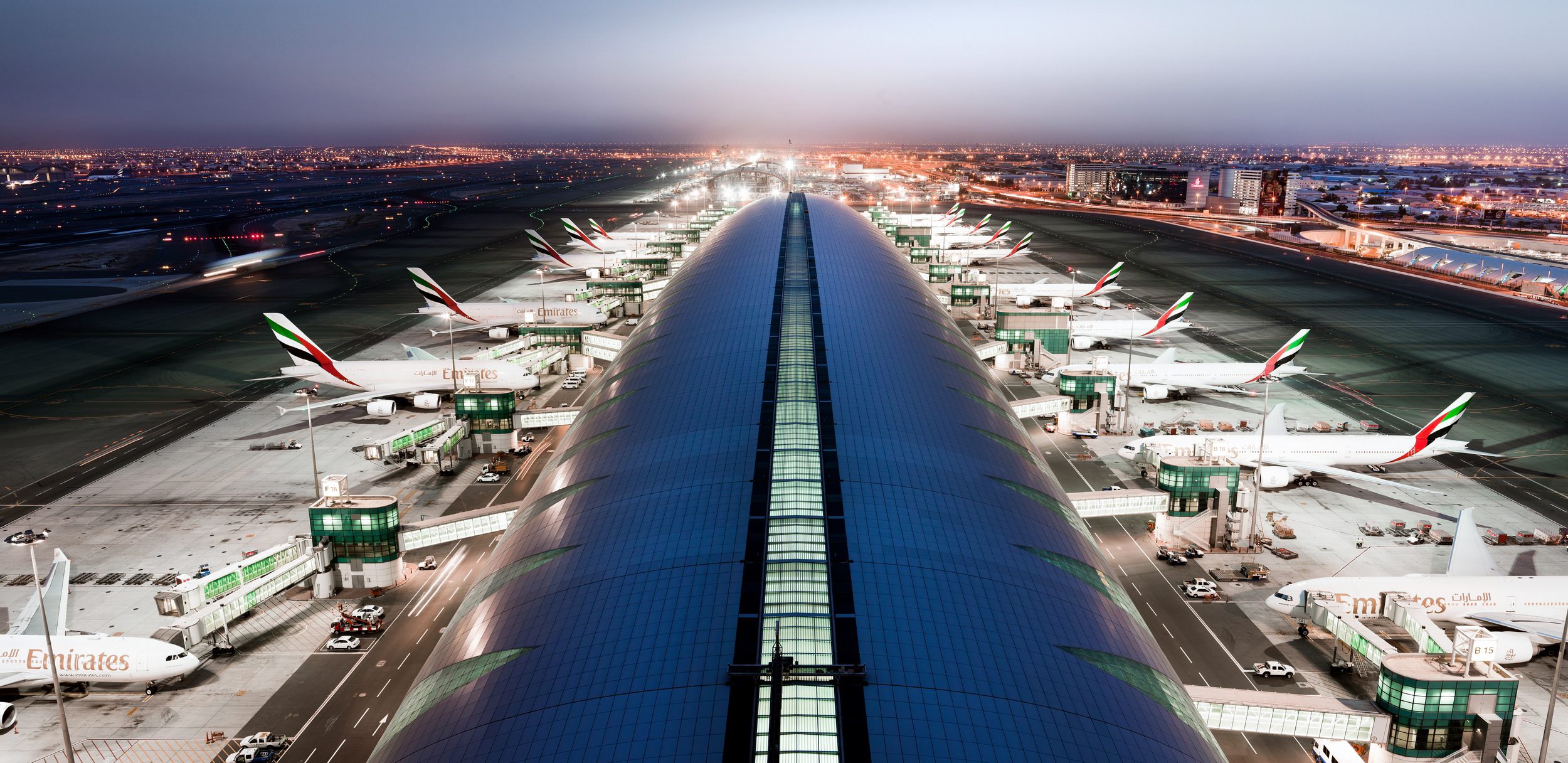 طائرة بدون طيار تغلق المجال الجوي لمطار دبي وتؤخر رحلاته