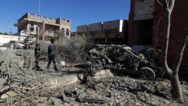عشرات القتلى إثر تجدد الاشتباكات والغارات الجوية في اليمن