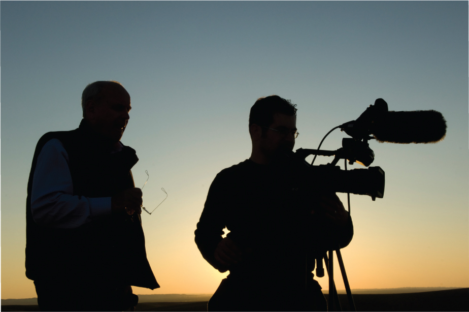 تركيا تغلق 15 وسيلة إعلام كردية وتفصل 10 آلاف موظف مدني