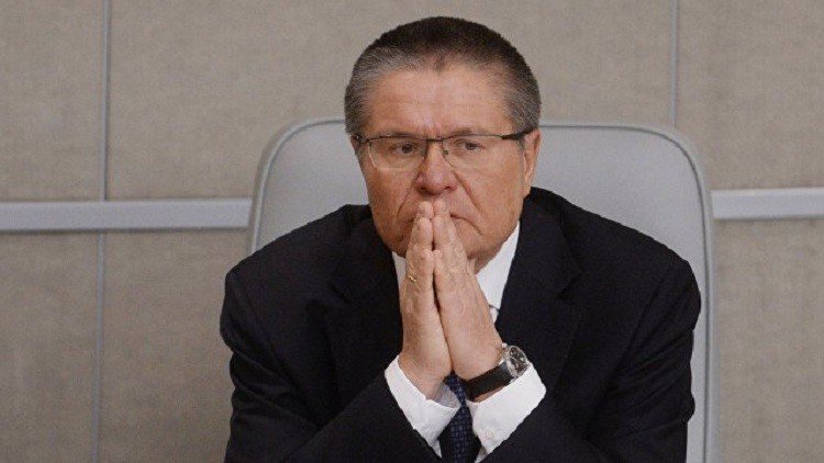 وزير التنمية والاقتصاد المتهم بالرشوة