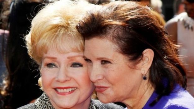 "جنازة مشتركة" للممثلتين ديبي رينولدز وابنتها كاري فيشر