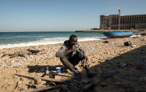 انقاذ 550 مهاجرا في البحر المتوسط وانتشال جثتين