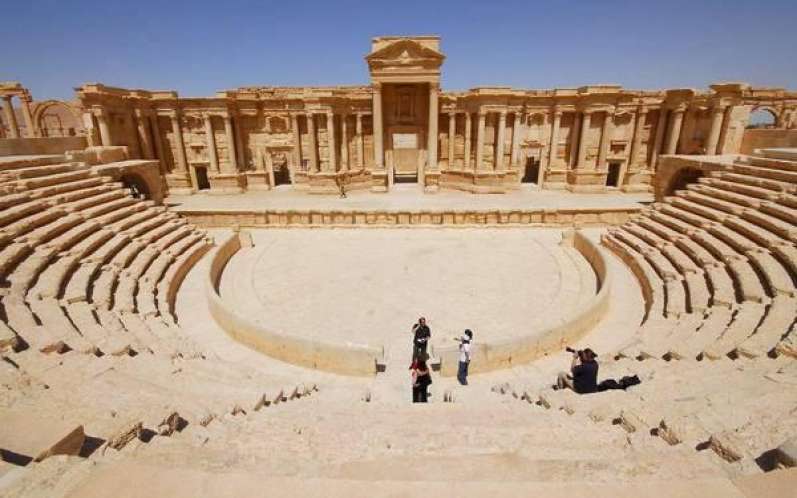 تنظيم "داعش" يدمر جزءا من المسرح الروماني في مدينة تدمر