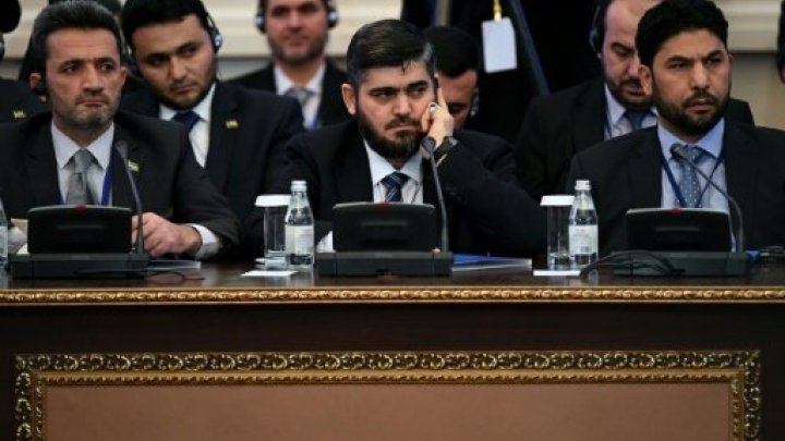 روسيا تسلم مسودة دستور جديد لسوريا إلى المعارضة في أستانة