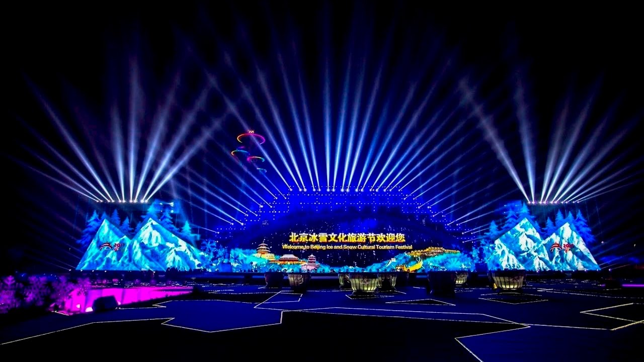 الألعاب النارية احتفالا بالعام الصيني  الجديد