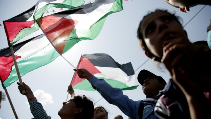 فرنسا: برلمانيون يدعون هولاند إلى الاعتراف بدولة فلسطين