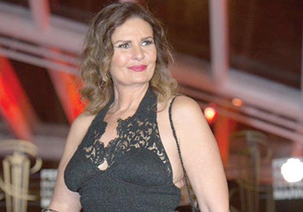 يسرا تعود للشاشة الصغيرة وتستضيف 13 نجما في برنامج الموعد