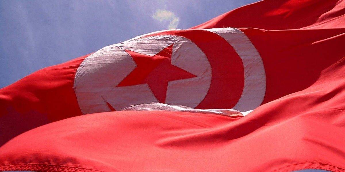 تونس تحتفي بذكرى الاستقلال بعلم ضخم  صنع في تركيا