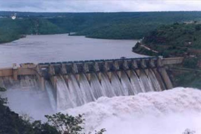 القوات السورية تفتح مياه سد الرستن لوقف تقدم المعارضة