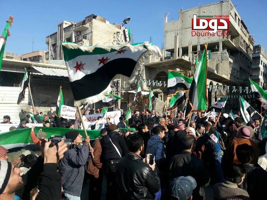 القوات الحكومية السورية تبدأ هجوما على تخوم دوما