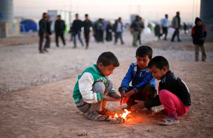 الحرب هاجس أطفال الموصل النازحين رغم ألعابهم المرحة