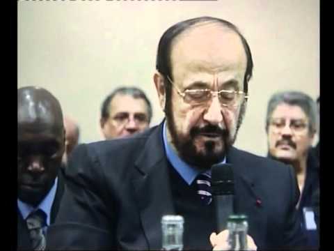 رفعت الاسد في لقطة من باريس