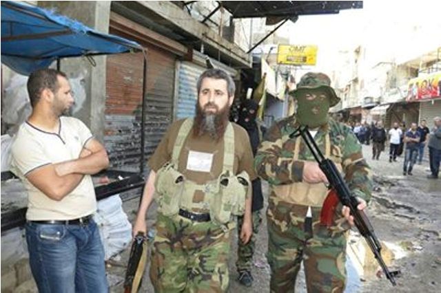 قتيلان في اشتباكات في مخيم فلسطيني بلبنان بين الامن متشددين  